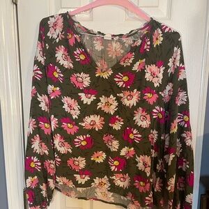 Floral Green Blouse with Scoop Neck Long Sleeves